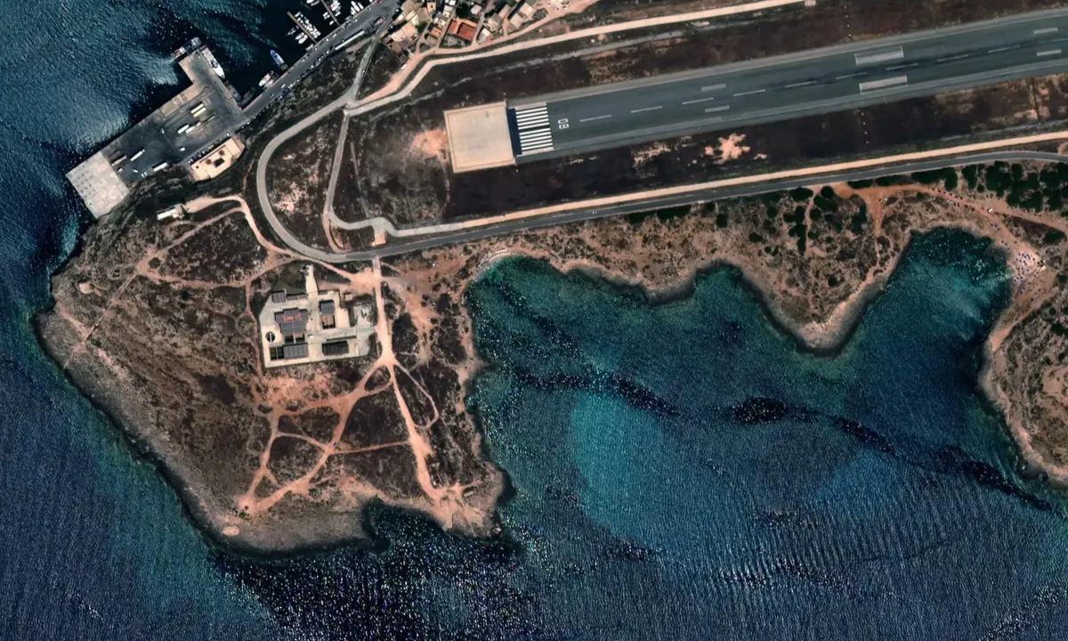 Flyfoto av Cala Sponze