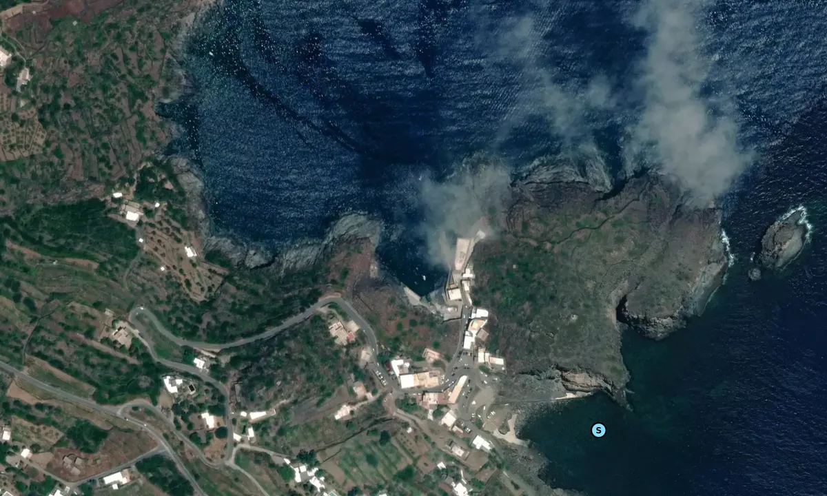 Satelite image of Cala Tramontana - Kamma