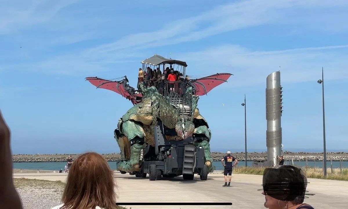 {"base": "en", "no": "Dragen av Calais", "se": "Draken av Calais", "en": "The dragon of Calais", "da": "Dragen af Calais"}