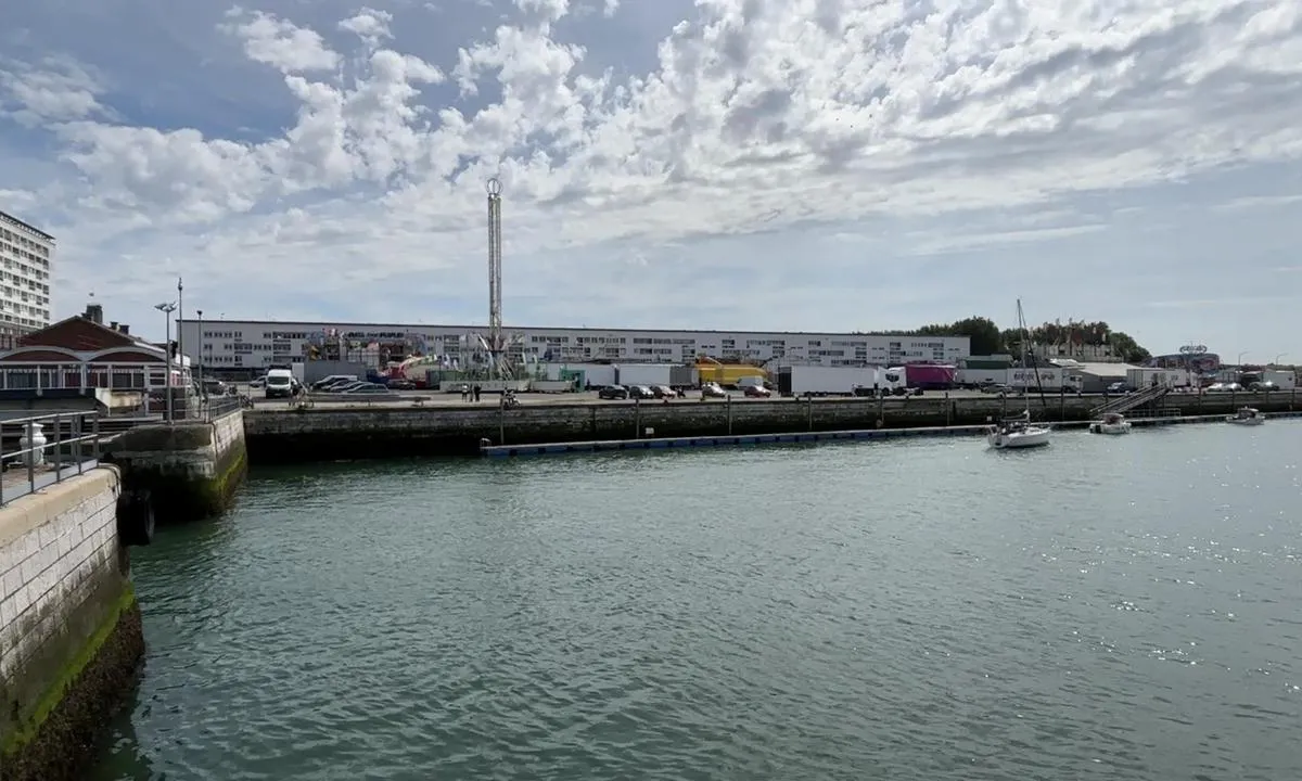 Calais: {"base": "en", "no": "Utsikt fra broen", "se": "Utsikt fr\u00e5n bryggan", "en": "View from the bridge", "da": "Udsigt fra broen"}