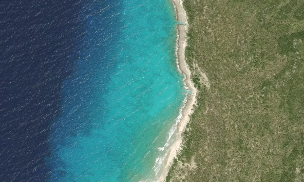 Flyfoto av Calm Cove