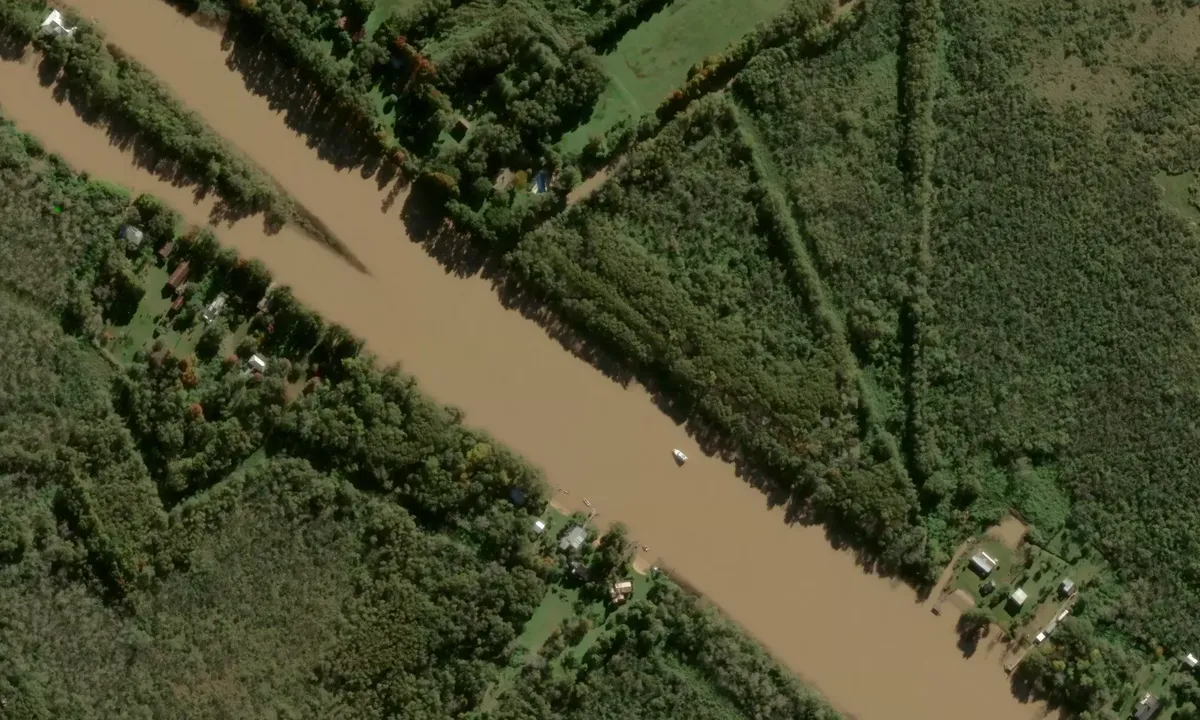 Satelite image of Canal del Este (east channel)