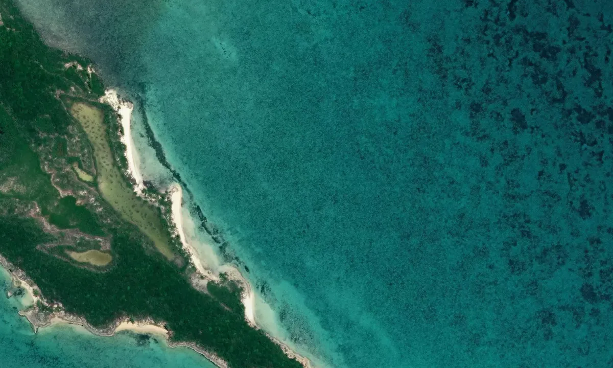 Satelite image of Cave and Cashs Cays