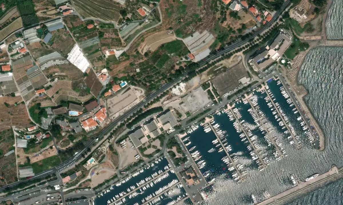 Flyfoto av Centro Assistenza Garmin Marine 7