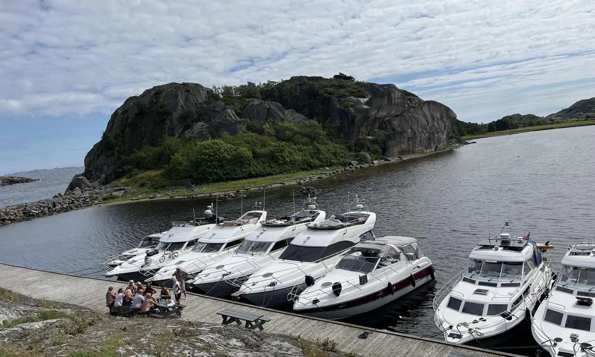 Citadelløya - Stavern: {"base": "no", "no": "S\u00f8rsida", "se": "Sydsidan", "en": "South Side", "da": "Sydsiden"}