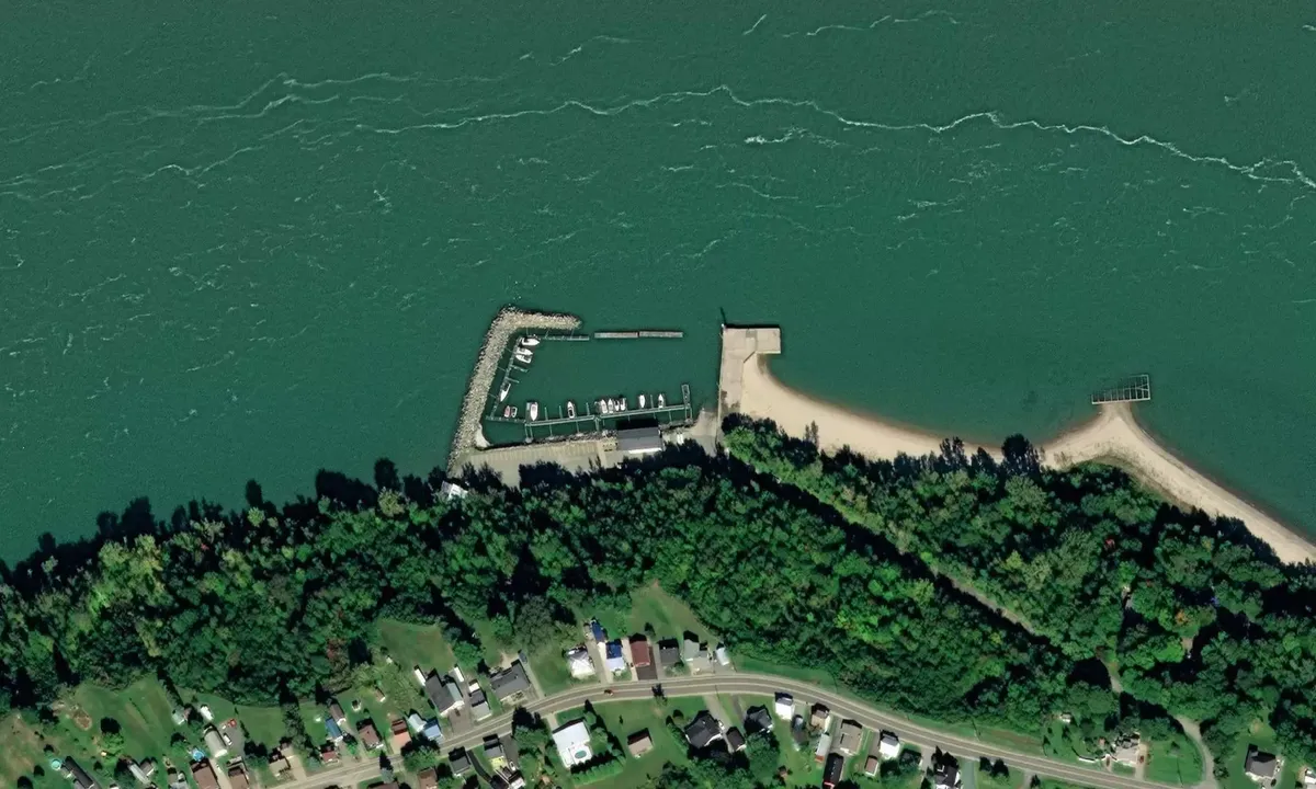 Satelite image of Club Nautique D'Eschaillons