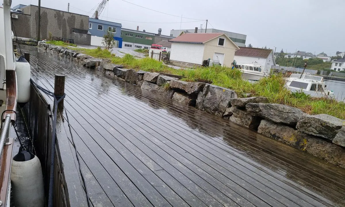 Coop Marked Bokn: {"base": "no", "no": "Brygga", "se": "<strong>Bryggan</strong>", "en": "The Dock", "da": "Bryggen"}