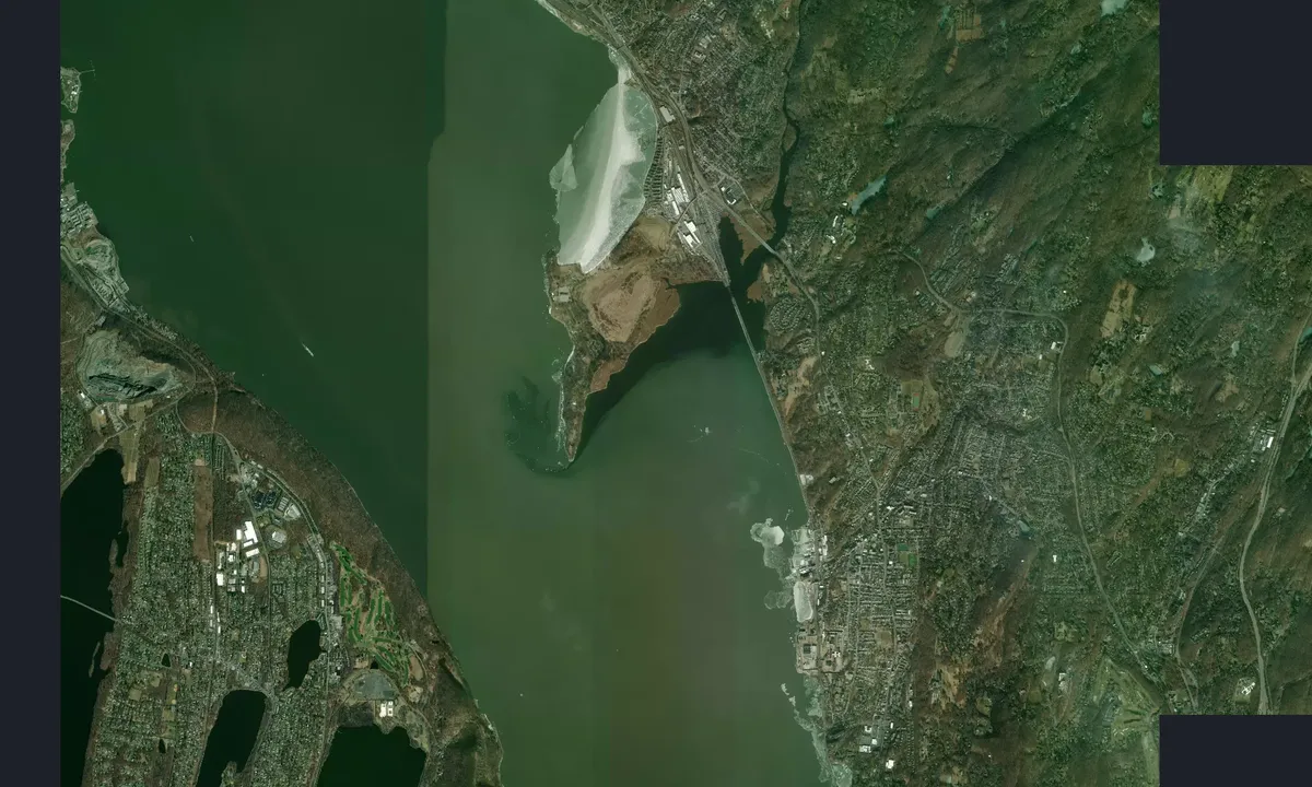 Flyfoto av Croton Point-South