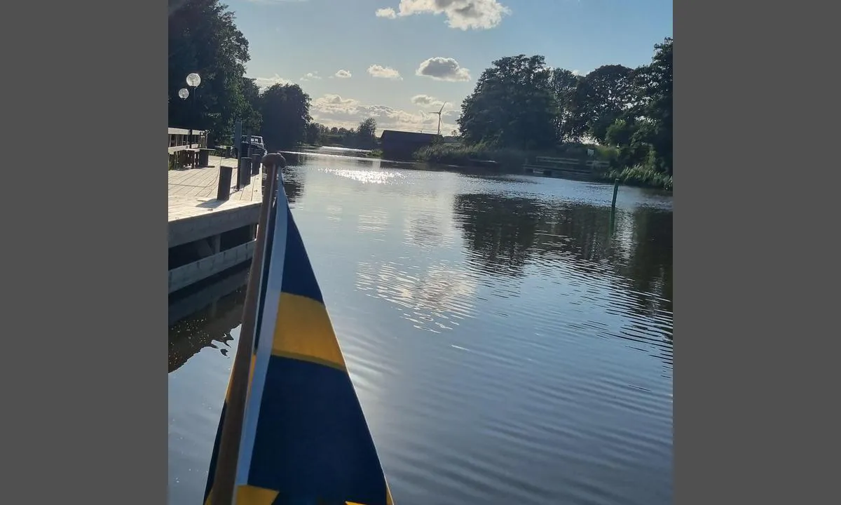 Dalbergså Camping och Gästhamn: {"base": "se", "no": "Fin havn med trivelig personale i havn og i Cafe.", "se": "Fin hamn med trevlig personal i hamn och i Cafe.", "en": "Nice harbour with friendly staff in the port and in the Caf\u00e9.", "da": "Fin havn med venligt personale i havn og i cafe."}