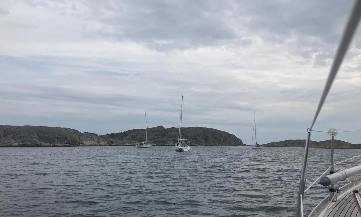 Danholmen - SXK Västkust bouy: {"base": "se", "no": "Mot s\u00f8r", "se": "Mot syd", "en": "Towards south", "da": "Mod syd"}