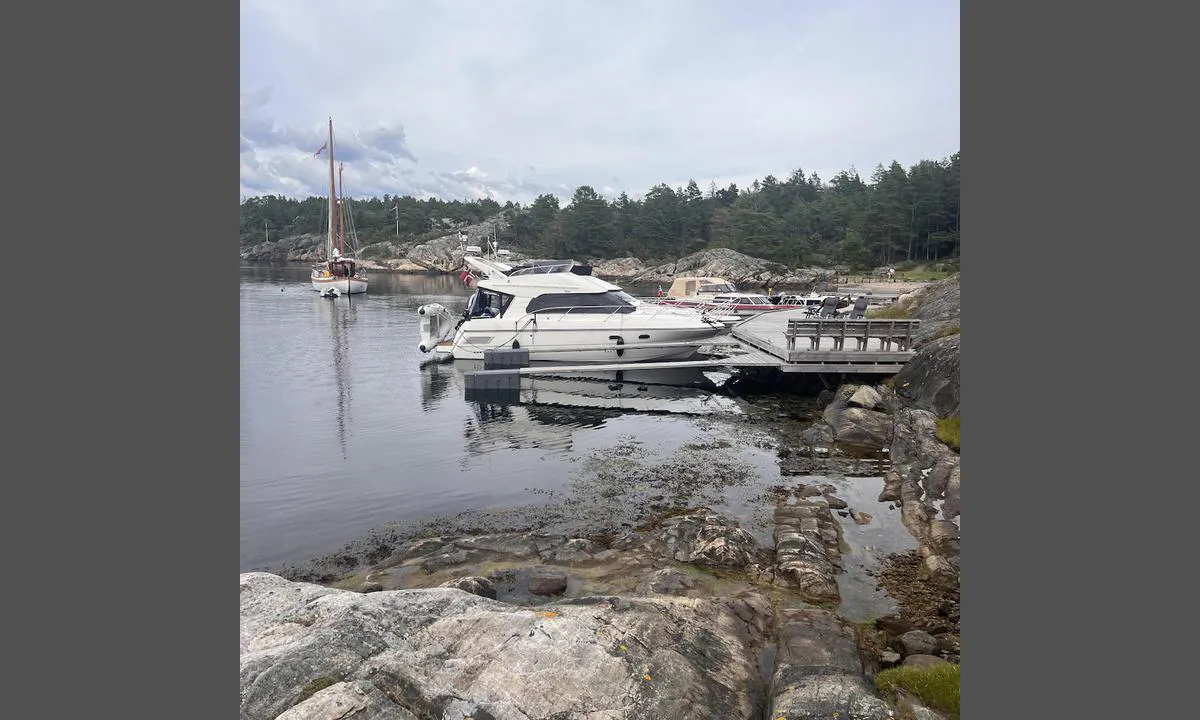 Daumannsbukta: {"base": "no", "no": "Bilde tatt mot Nord", "se": "Bild tagen mot norr", "en": "Image taken facing North", "da": "Billede taget mod nord"}