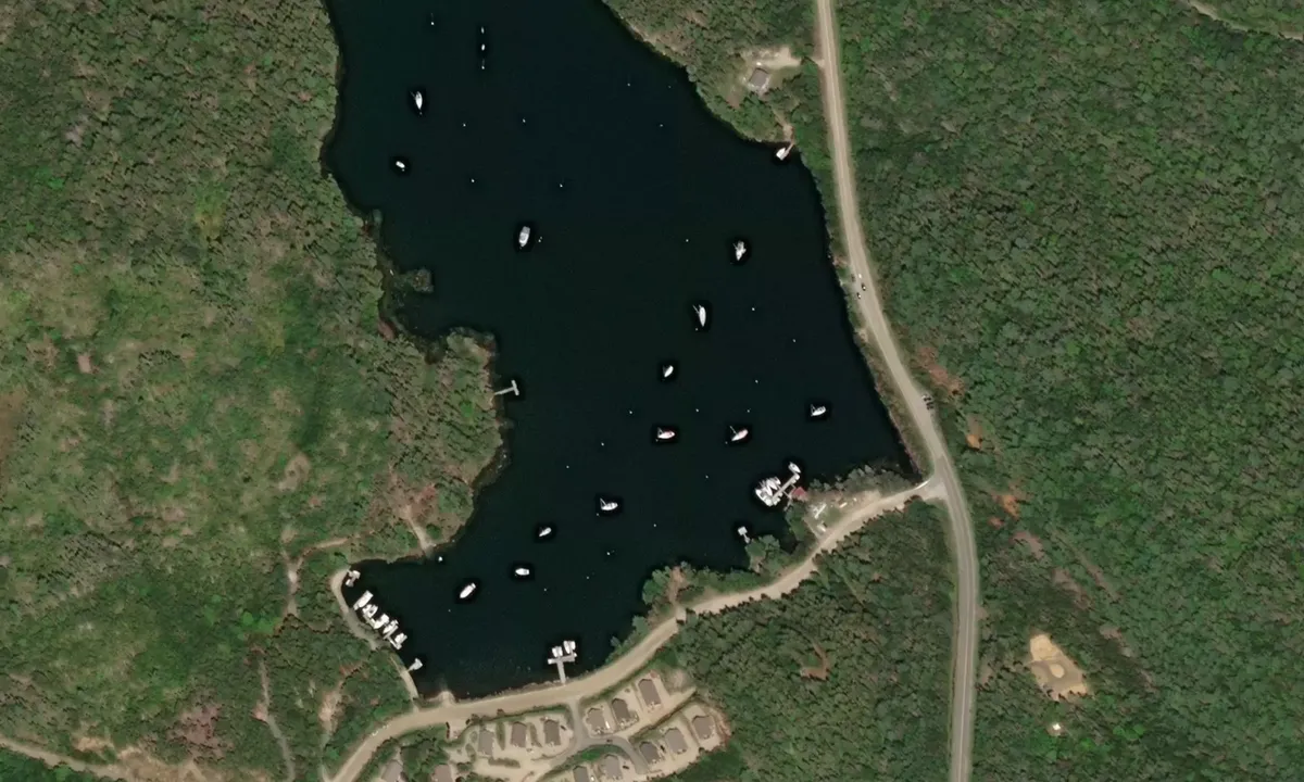 Flyfoto av Deep Cove