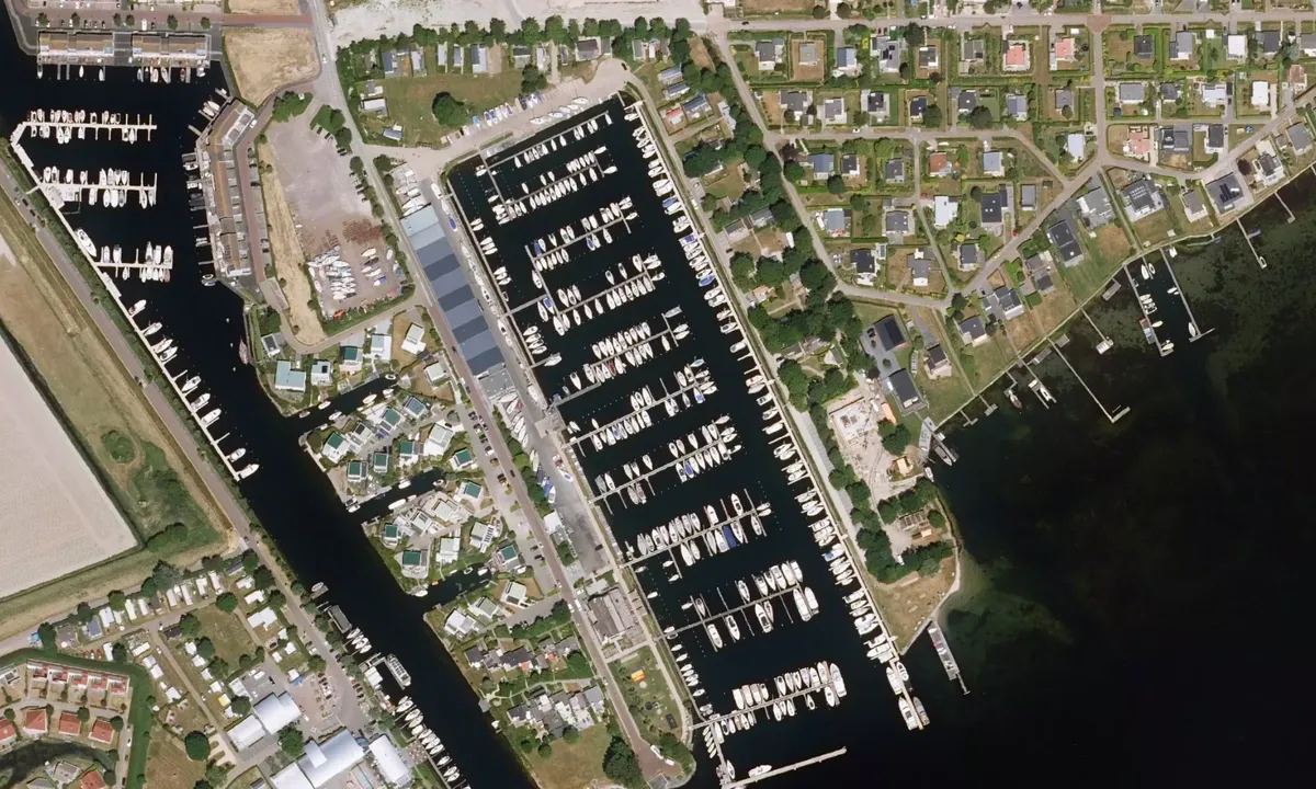 Flyfoto av Delta Marina 1