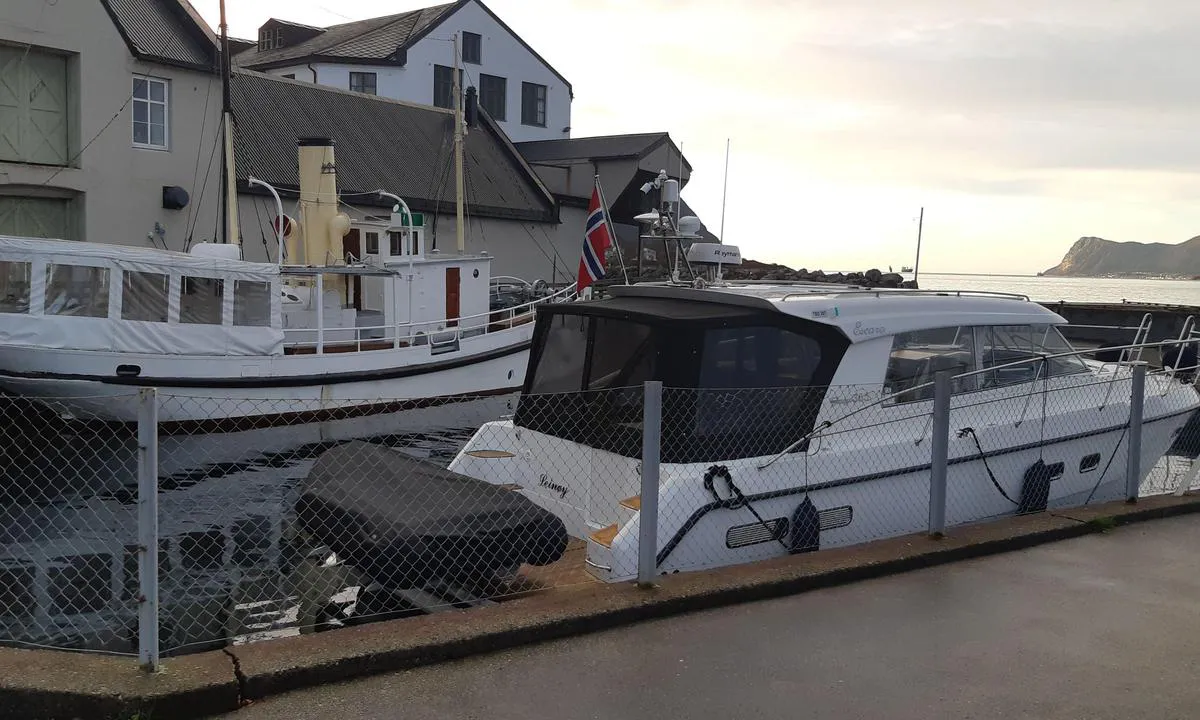 {"base": "no", "no": "Devoldhavna", "se": "Devoldhamnen", "en": "Devold Harbour", "da": "Devoldhavnen"}