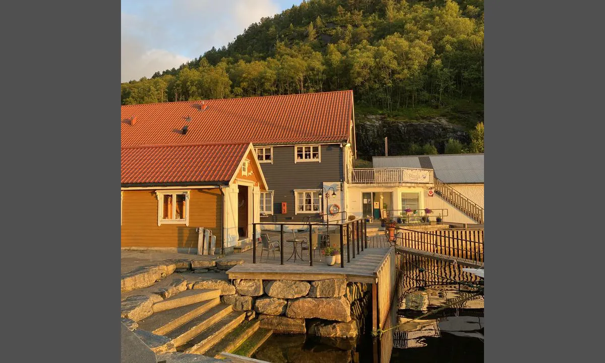 Dingja: {"base": "no", "no": "Koselig plass", "se": "Mysig plats", "en": "Cozy place", "da": "Hyggeligt sted"}