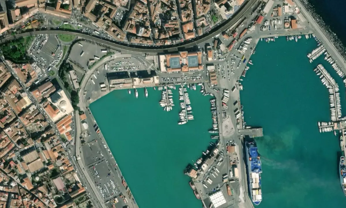 Flyfoto av Diporto Nautico Etneo 1