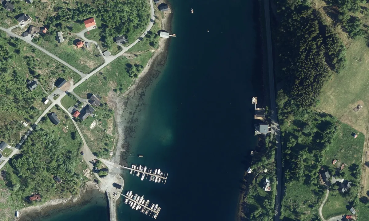 Flyfoto av Djupvåg Småbåthavn - Sørreisa