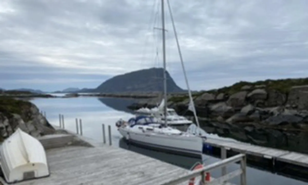 Domba på Hovden - Spongavågen: Florø Båtforening, uthavn med grillhytte.