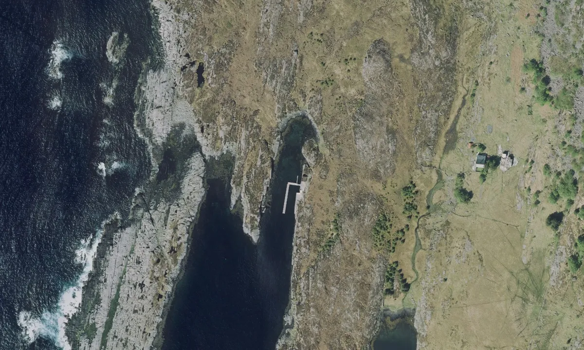Flyfoto av Domba på Hovden - Spongavågen