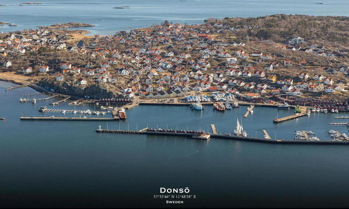 Aerial photo of Donsö. Presented in cooperation with fotoflyg.se. You can order this as a framed print on their website (link below). Use code "harbourmaps" to get a 10% rebate