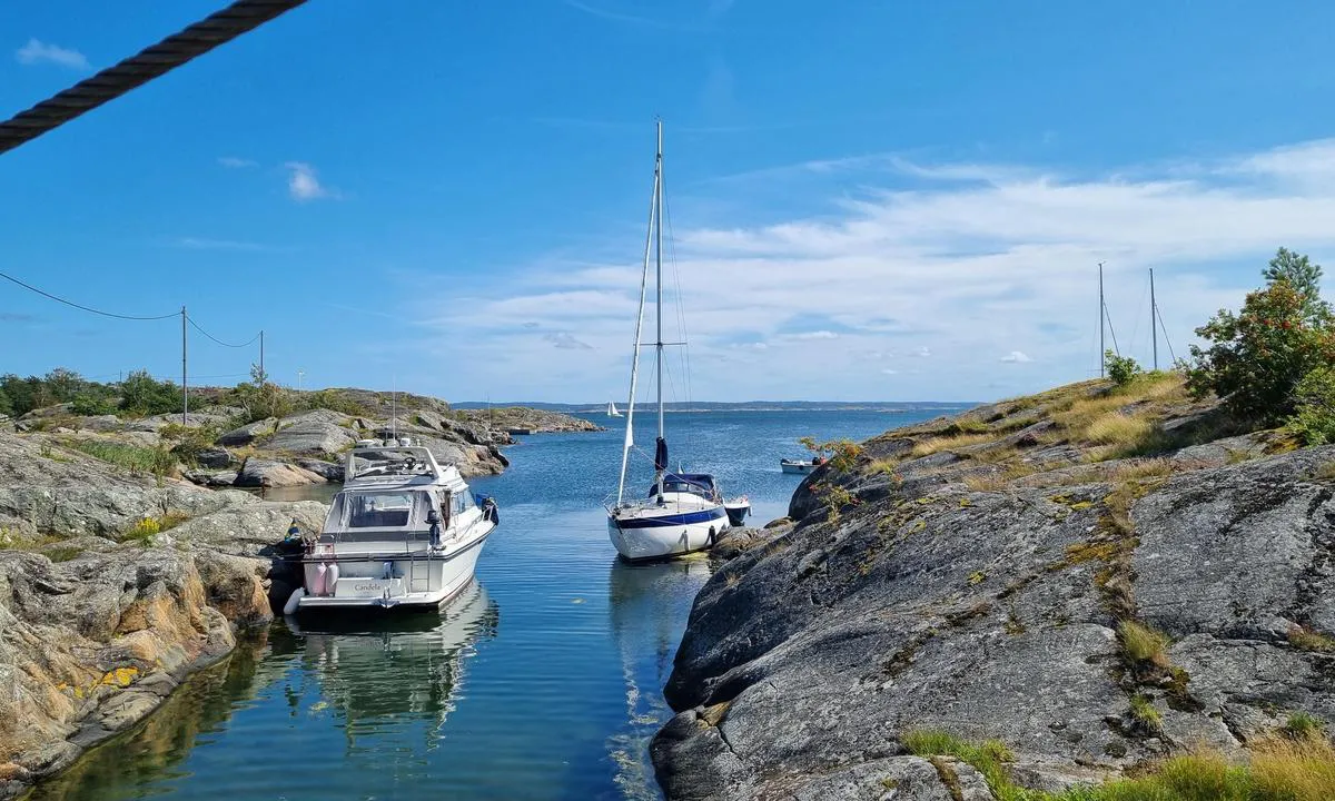 Donsö kanal: {"base": "no", "no": "Utover", "se": "Ut\u00f6ver", "en": "Beyond", "da": "Udover"}
