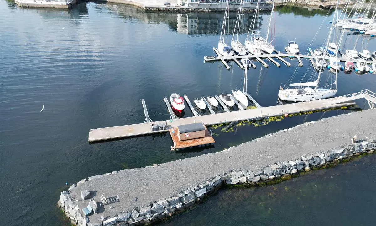 Drivstoff Furuholmen: {"base": "no", "no": "Badstue.  Kinn Damp.  Kontakt hei@kinndamp.com.  tlf 97720317.  online booking kinndamp.com", "se": "Bastu. Kinn Damp. Kontakt hei@kinndamp.com. tel 97720317. onlinebokning kinndamp.com", "en": "Sauna. Kinn Damp. Contact hei@kinndamp.com. Phone 97720317. Online booking at kinndamp.com", "da": "Sauna. Kinn Damp. Kontakt hei@kinndamp.com. tlf 97720317. online booking kinndamp.com"}
