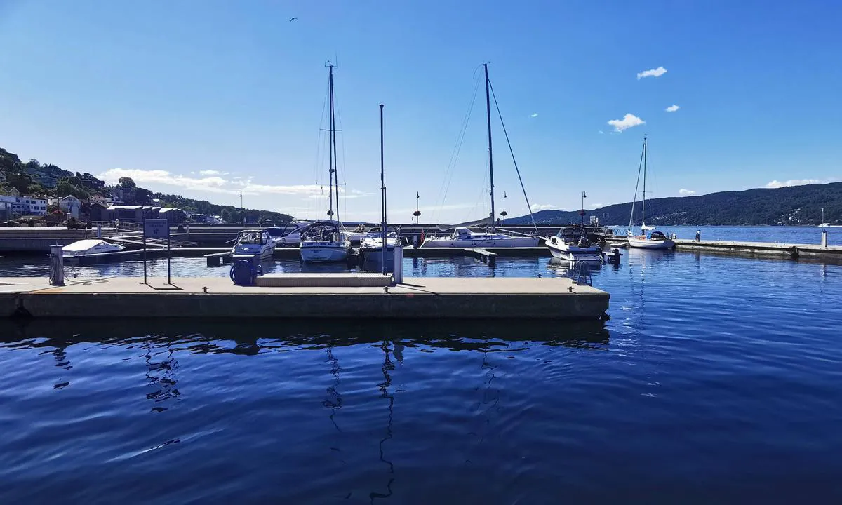 Drøbak Gjestehavn: {"base": "no", "no": "Dr\u00f8bak Gjestehavn", "se": "Dr\u00f8bak G\u00e4sthamn", "en": "Dr\u00f8bak Guest Harbour", "da": "Dr\u00f8bak G\u00e6stehavn"}