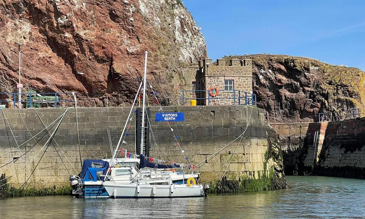 {"base": "en", "no": "Tydelig merkede gjesteplasser i Dunbar", "se": "Tydligt markerade g\u00e4stplatser i Dunbar", "en": "Clearly marked visitor berths in Dunbar", "da": "Tydeligt markerede bes\u00f8gspladser i Dunbar"}
