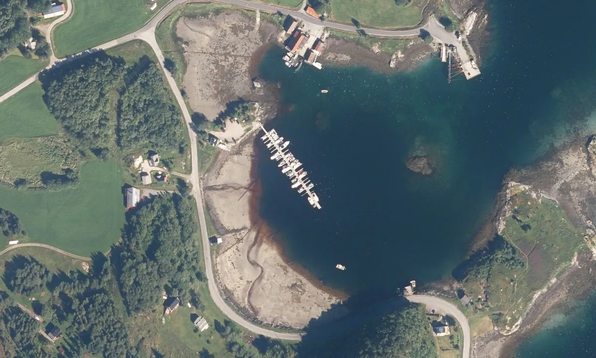 Flyfoto av Eidshaug Båtforening