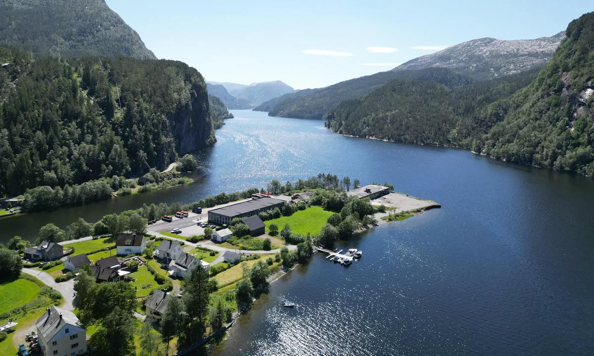 Eidslandet: {"base": "no", "no": "Eidsfjorden", "se": "Eidsfjorden", "en": "Eidsfjorden", "da": "Eidsfjorden"}