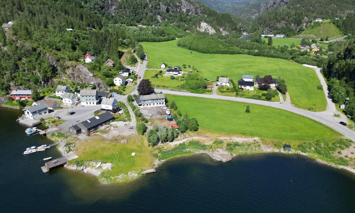 {"base": "no", "no": "Eidslandet  Grillplass midt i bildet ved stranda", "se": "Eidslandet Grillplats mitt i bilden vid stranden", "en": "Eidslandet Barbecue area in the middle of the picture by the beach", "da": "Eidslandet Grillplads midt i billedet ved stranden"}