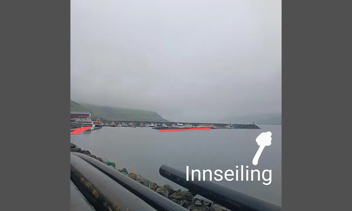 Eioi Harbour: {"base": "no", "no": "Fort\u00f8y longside.  God dybde, ca 4 meter.", "se": "F\u00f6rt\u00f6j l\u00e5ngsides. Godt djup, ca 4 meter.", "en": "Moor alongside. Good depth, about 4 meters.", "da": "Fort\u00f8j langside. God dybde, ca. 4 meter."}