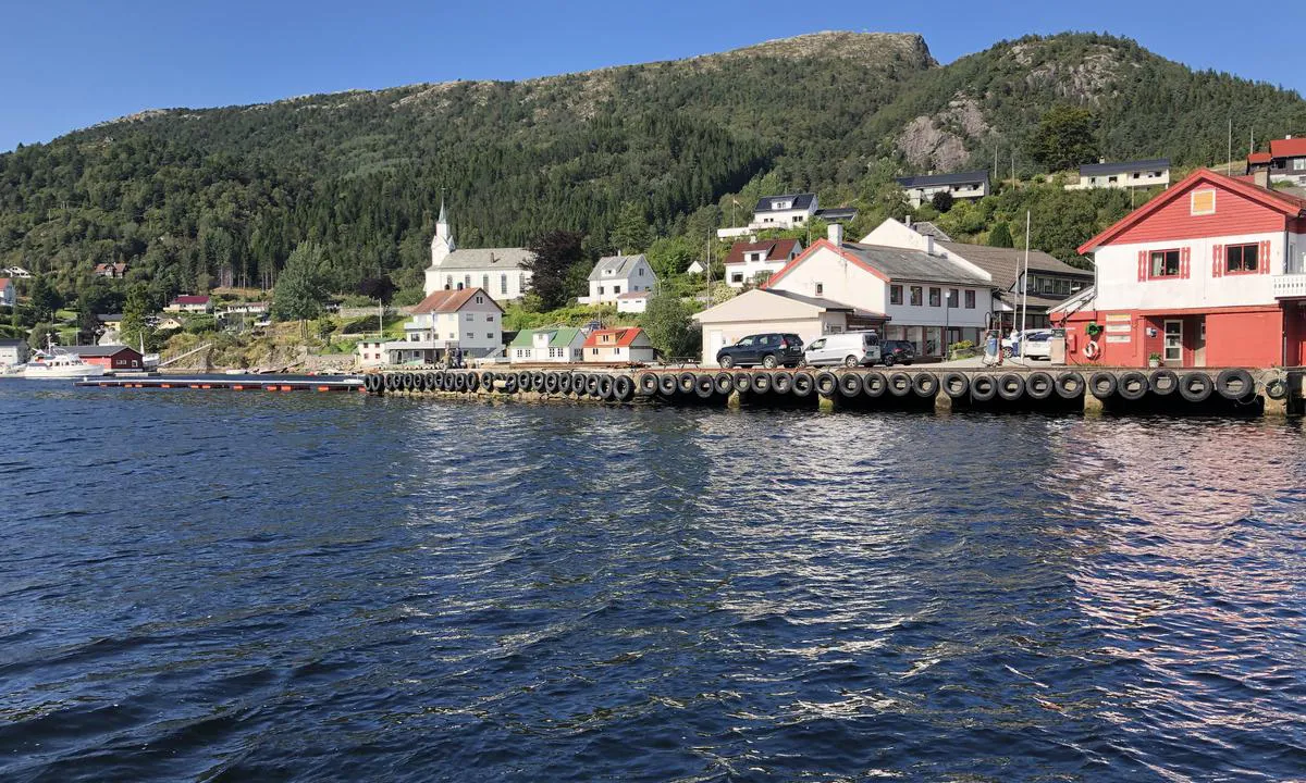 {"base": "no", "no": "Eivindvik gjestehavn. Er under oppgradering.", "se": "Eivindvik g\u00e4sthamn. P\u00e5g\u00e5r uppgradering.", "en": "Eivindvik guest harbour. Currently undergoing upgrades.", "da": "Eivindvik g\u00e6stehavn. Er under opgradering."}