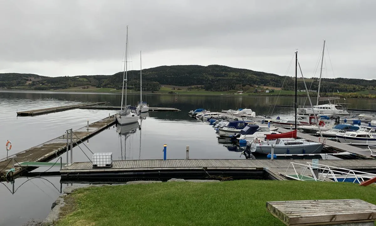 Ekne Småbåthavn: {"base": "de", "no": "Oktober 2023", "se": "Oktober 2023", "en": "October 2023", "da": "Oktober 2023", "fr": "Octobre 2023", "de": "Oktober 2023", "es": "Octubre 2023", "it": "Ottobre 2023", "pt": "Outubro 2023", "nl": "Oktober 2023", "pl": "Pa\u017adziernik 2023", "uk": "\u0416\u043e\u0432\u0442\u0435\u043d\u044c 2023", "ro": "Octombrie 2023", "tr": "Ekim 2023", "el": "<html><body>\u039f\u03ba\u03c4\u03ce\u03b2\u03c1\u03b9\u03bf\u03c2 2023</body></html>", "cs": "\u0158\u00edjen 2023", "hu": "2023 okt\u00f3ber", "fi": "lokakuu 2023", "bg": "\u043e\u043a\u0442\u043e\u043c\u0432\u0440\u0438 2023 \u0433.", "sr": "Oktobar 2023", "et": "Oktoober 2023", "lv": "Oktobris 2023", "lt": "Spalis 2023"}