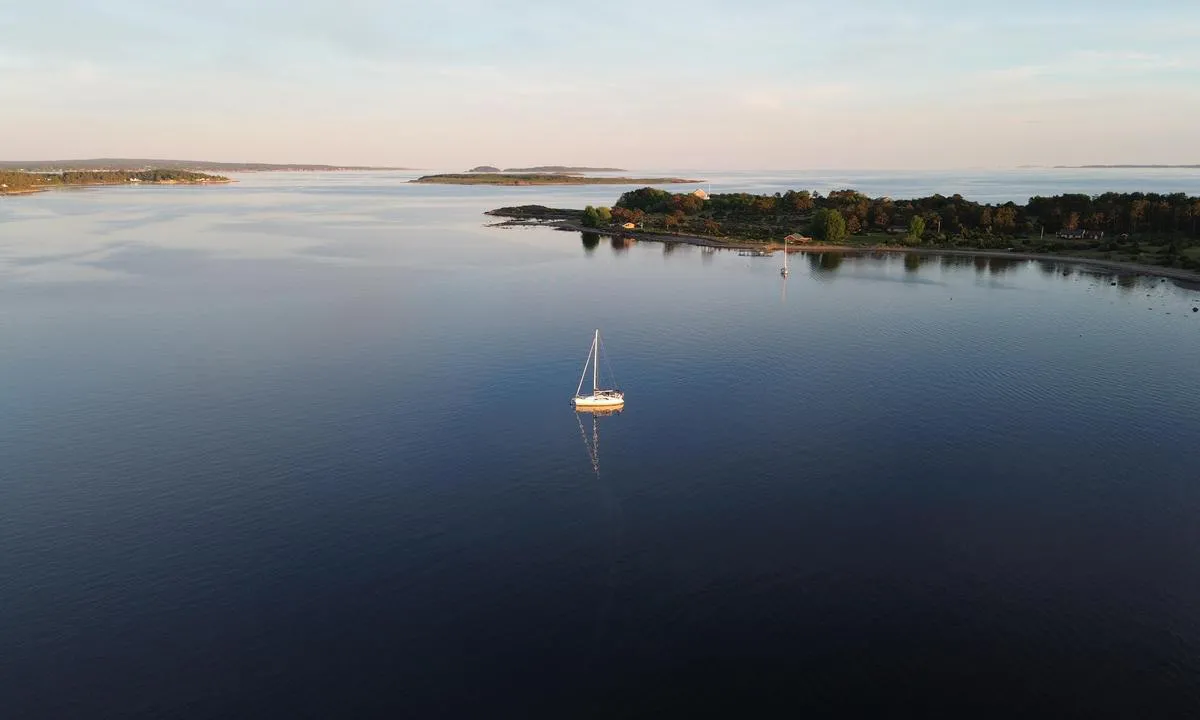 Eldøya: {"base": "no", "no": "Fantastisk plass!", "se": "Fantastisk plats!", "en": "Fantastic spot!", "da": "Fantastisk plads!", "fr": "Emplacement fantastique\u00a0!", "de": "Fantastisch Platz!", "es": "\u00a1Lugar fant\u00e1stico!", "it": "Posto fantastico!", "pt": "Lugar fant\u00e1stico!", "nl": "Fantastische plek!", "pl": "Fantastyczne miejsce!", "uk": "\u0424\u0430\u043d\u0442\u0430\u0441\u0442\u0438\u0447\u043d\u0435 \u043c\u0456\u0441\u0446\u0435!", "ro": "Loc fantastic!", "tr": "Harika bir yer!", "el": "\u03a6\u03b1\u03bd\u03c4\u03b1\u03c3\u03c4\u03b9\u03ba\u03cc \u03bc\u03ad\u03c1\u03bf\u03c2!", "cs": "Fantastick\u00e9 m\u00edsto!", "hu": "Fantasztikus hely!", "fi": "Mahtava paikka!", "bg": "\u0424\u0430\u043d\u0442\u0430\u0441\u0442\u0438\u0447\u043d\u043e \u043c\u044f\u0441\u0442\u043e!", "sr": "\u0424\u0430\u043d\u0442\u0430\u0441\u0442\u0438\u0447\u043d\u043e \u043c\u0435\u0441\u0442\u043e!", "et": "Fantastiline koht!", "lv": "Fantastiska vieta!", "lt": "Nuostabi vieta!"}