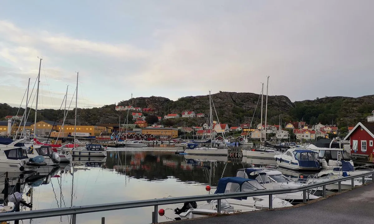 Gjestehavnen i Ellös sett fra vest.