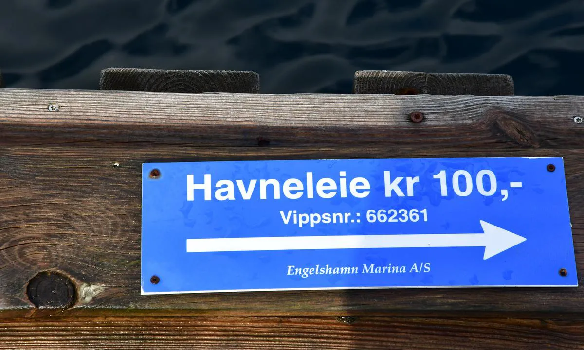 Engelshamn Marina: {"base": "no", "no": "Havneleige p\u00e5 flytekai", "se": "Hamnavgift vid flytbrygga", "en": "Harbour fee at floating dock", "da": "Havneleje p\u00e5 flydebro"}