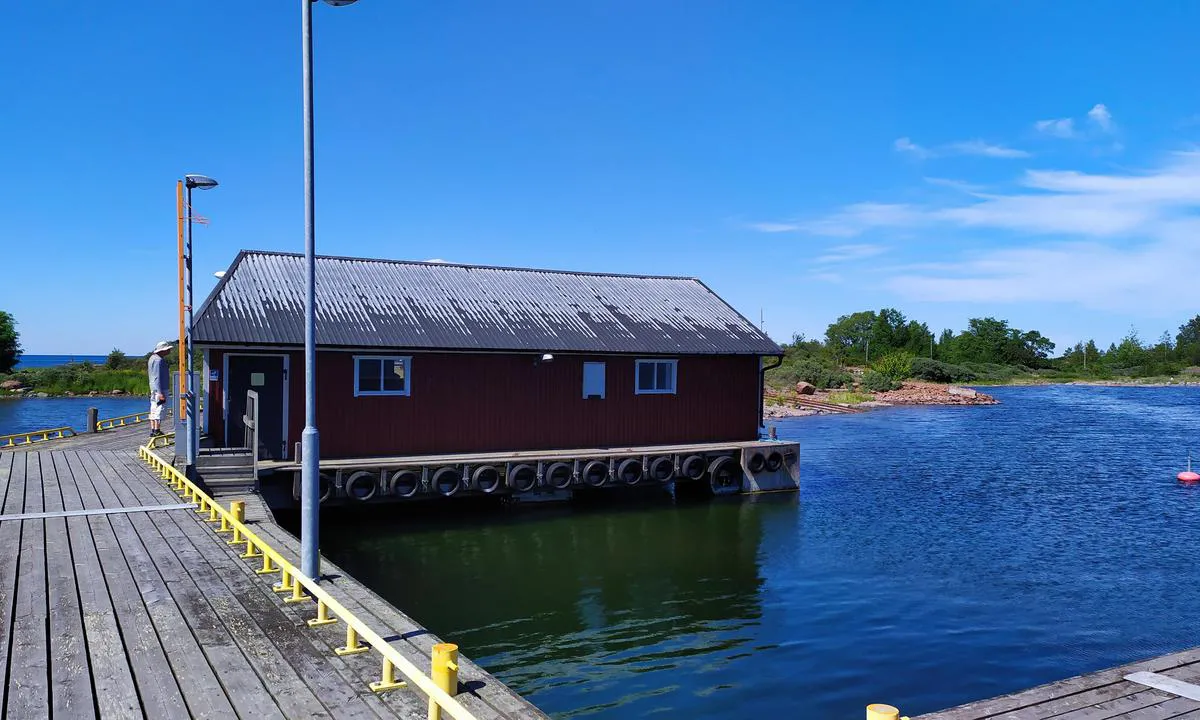 Enskär: {"base": "en", "no": "Brygge, gammel kystvaktstasjon.", "se": "Brygga, gammal kustbevakningsstation.", "en": "Pier, old coast guard station.", "da": "Kaj, gammel kystvagtstation."}