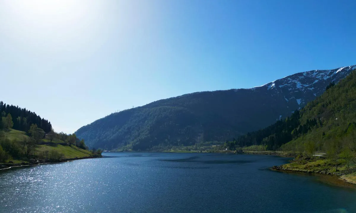 Esebotn: Here looking towards Balestrand.. Easy accsess.