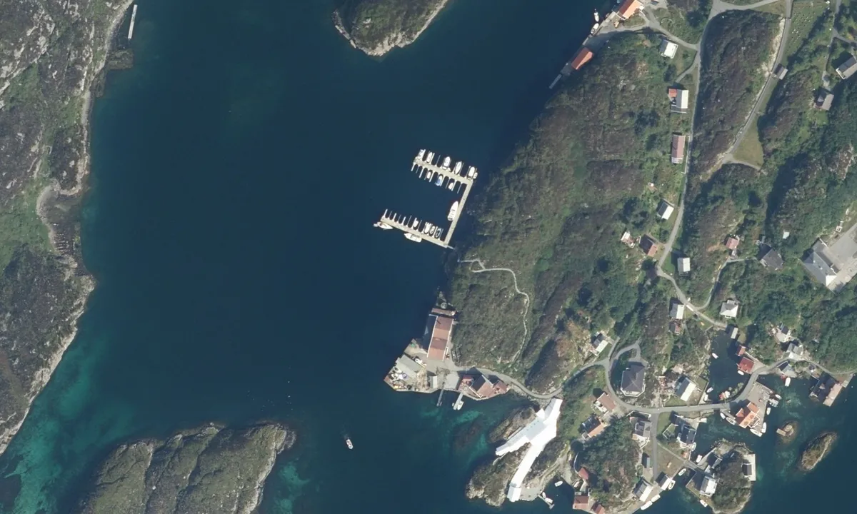 Flyfoto av Espevær småbåthavn