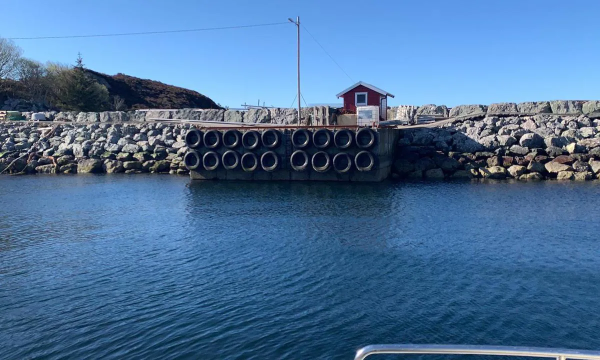 Færøy - Hersvikbygda: {"base": "no", "no": "Den offentlege kaien", "se": "Den offentliga kajen", "en": "The public quay", "da": "Den offentlige kajen"}