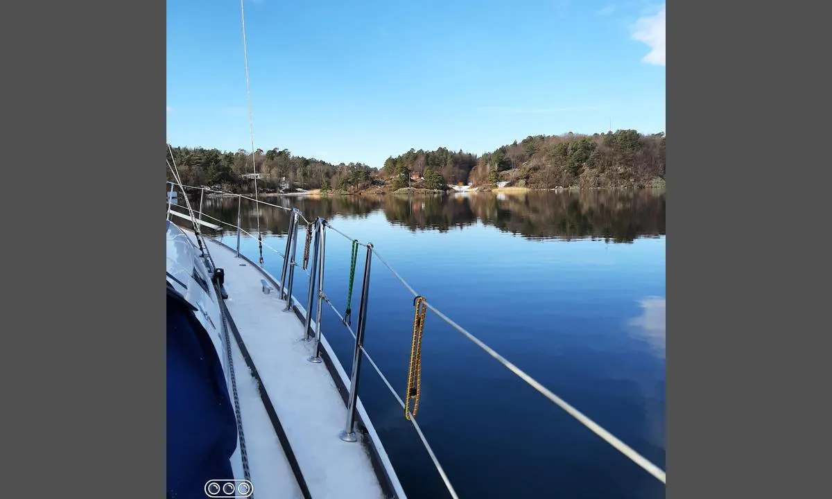 Færvikilen: {"base": "no", "no": "Fantastisk ankringshavn. God hodebunn. Bildet er tatt fra midt i kilen og nordover.", "se": "Fantastisk ankringshamn. Bra bottenf\u00e4ste. Bilden \u00e4r tagen fr\u00e5n mitten av viken och norrut.", "en": "Fantastic anchorage. Good holding ground. The photo is taken from the middle of the cove and northward.", "da": "Fantastisk ankerplads. Godt ankerhold. Billedet er taget fra midt i vigen og nordover."}