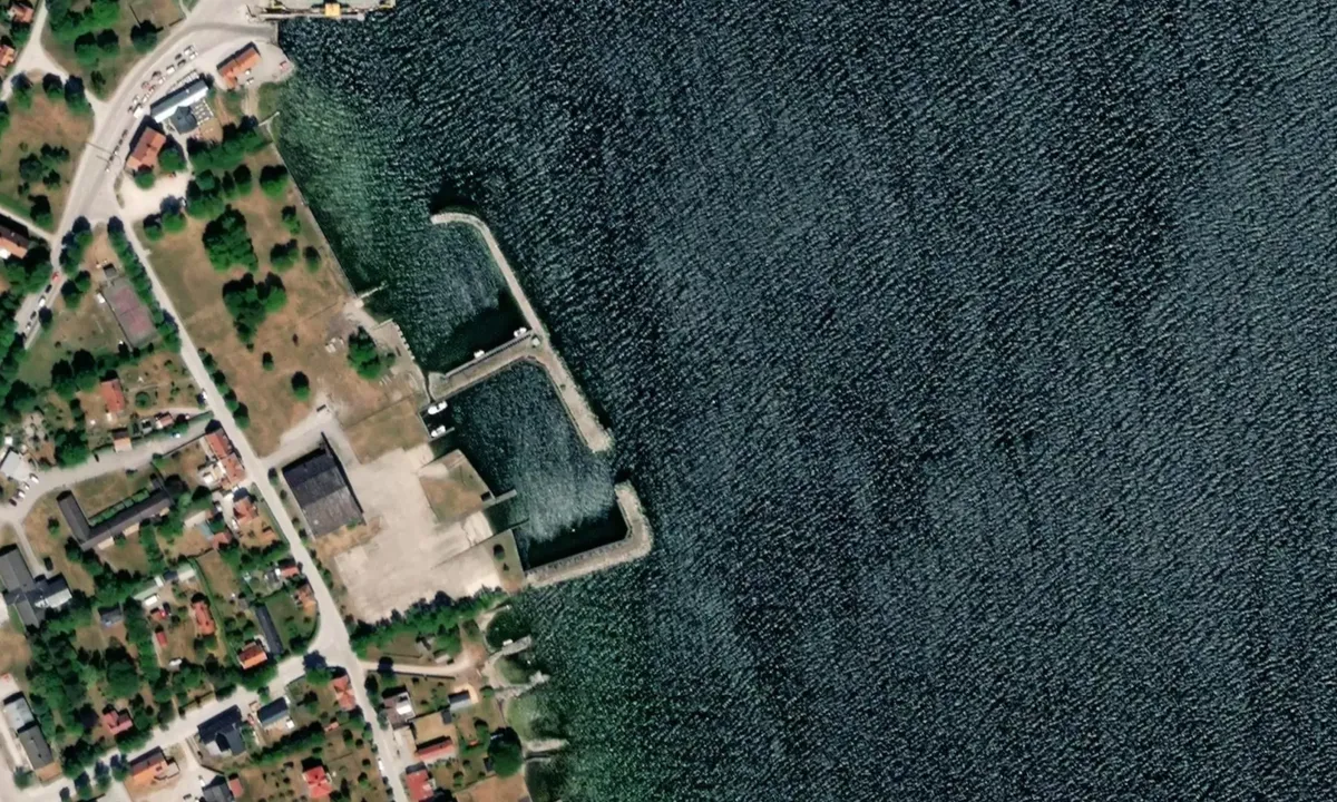 Flyfoto av Fårösunds Båtklubb och gästhamn
