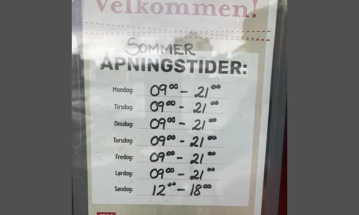 Fedje Havn: {"base": "no", "no": "S\u00f8ndags\u00e5pen matbutikk", "se": "S\u00f6ndags\u00f6ppen matbutik", "en": "Sunday-open grocery store", "da": "S\u00f8ndags\u00e5ben k\u00f8bmand"}
