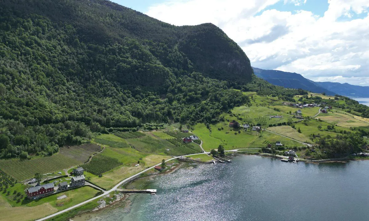 Fimreite: {"base": "no", "no": "Den vestligaste ankringsplassen", "se": "Den v\u00e4stligaste ankringsplatsen", "en": "The westernmost anchorage", "da": "Den vestligste ankringsplads"}