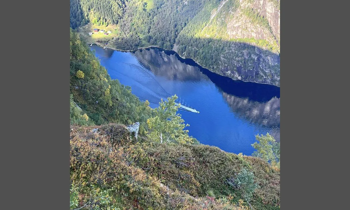 {"base": "no", "no": "Oversiktsfoto Finnabotn. Fr\u00e5 ca 1000 m h\u00f8gd\r\n(Foto; Leidulf Finden)", "se": "\u00d6versiktsfoto Finnabotn. Fr\u00e5n ca 1000 m h\u00f6jd (Foto; Leidulf Finden)", "en": "Overview photo of Finnabotn. From about 1000 meters altitude<br>(Photo: Leidulf Finden)", "da": "Oversigtsfoto Finnabotn. Fra ca 1000 m h\u00f8jde<br>(Foto; Leidulf Finden)"}