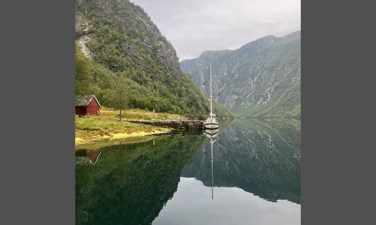 Finnabotn: {"base": "no", "no": "Den faste kaien i\r\n(Foto;Leidulf Finden).", "se": "Den fasta kajen i<br />(Foto;Leidulf Finden).", "en": "The fixed pier in (Photo; Leidulf Finden).", "da": "Den faste kajen i <br/>(Foto;Leidulf Finden).", "fr": "Le quai fixe<br/>(Photo\u00a0: Leidulf Finden).", "de": "Der feste Kai in<br>(Foto: Leidulf Finden).", "es": "El muelle fijo en<br>(Foto; Leidulf Finden).", "it": "Il molo fisso a <br>(Foto: Leidulf Finden).", "pt": "O cais fixo em<br>(Foto: Leidulf Finden).", "nl": "De vaste kade in<br />(Foto: Leidulf Finden).", "pl": "Sta\u0142e molo w <br>(Zdj\u0119cie; Leidulf Finden).", "uk": "\u0421\u0442\u0430\u0446\u0456\u043e\u043d\u0430\u0440\u043d\u0438\u0439 \u043f\u0440\u0438\u0447\u0430\u043b \u0443 <br><br> (\u0424\u043e\u0442\u043e; \u041b\u0435\u0439\u0434\u0443\u043b\u044c\u0444 \u0424\u0456\u043d\u0434\u0435\u043d).", "ro": "Cheiul fix din <br>(Foto: Leidulf Finden).", "tr": "Sabit iskelede (Foto; Leidulf Finden).", "el": "\u0397 \u03bc\u03cc\u03bd\u03b9\u03bc\u03b7 \u03b1\u03c0\u03bf\u03b2\u03ac\u03b8\u03c1\u03b1 \u03c3\u03c4\u03bf\n(\u03a6\u03c9\u03c4\u03bf\u03b3\u03c1\u03b1\u03c6\u03af\u03b1: Leidulf Finden).", "cs": "Pevn\u00e9 molo v <br />(Foto;Leidulf Finden).", "hu": "A r\u00f6gz\u00edtett rakpart a <br />(Fot\u00f3: Leidulf Finden).", "fi": "Vakiintunut laituri\n(Kuva;Leidulf Finden).", "bg": "\u041f\u043e\u0441\u0442\u043e\u044f\u043d\u043d\u0438\u044f\u0442 \u043a\u0435\u0439 \u0432 <br>(\u0421\u043d\u0438\u043c\u043a\u0430;\u041b\u0435\u0439\u0434\u0443\u043b\u0444 \u0424\u0438\u043d\u0434\u0435\u043d).", "sr": "Stalni kej u <br />(Foto;Leidulf Finden).", "et": "P\u00fcsikai <br> (Foto; Leidulf Finden).", "lv": "Past\u0101v\u012bg\u0101 piest\u0101tne <br><i>(Foto;Leidulf Finden)</i>.", "lt": "Nuolatinis prieplaukas <br>(Nuotrauka: Leidulf Finden)."}