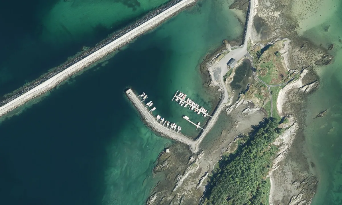 Flyfoto av Finnlandsnes småbåthavn