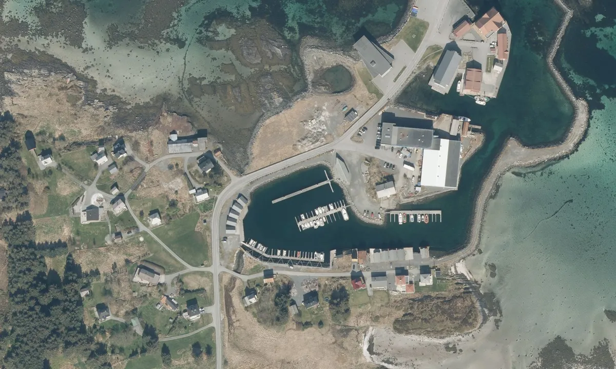 Flyfoto av Finnøy Gjestehavn 1