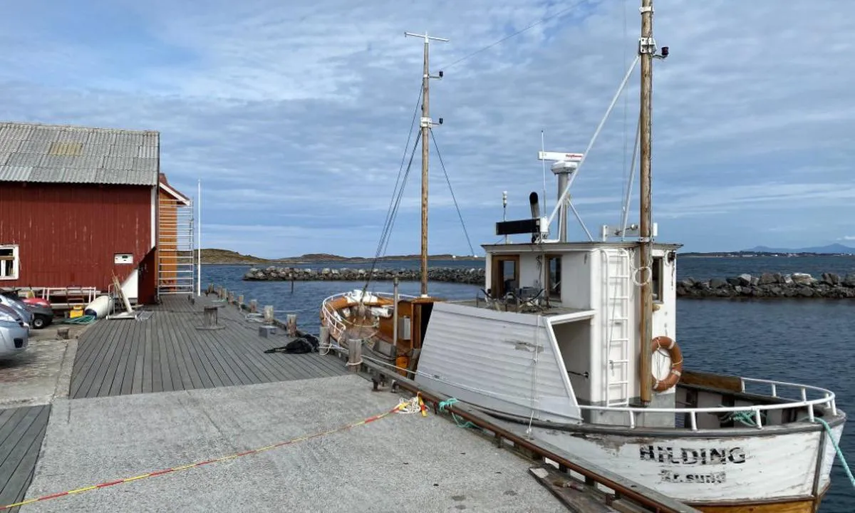 Finnøy Gjestehavn: {"base": "no", "no": "I bakgrunnen innseilingen til Finn\u00f8y. Foto: Per-Helge Berg", "se": "I bakgrunden infarten till Finn\u00f8y. Foto: Per-Helge Berg", "en": "In the background, the entrance to Finn\u00f8y. Photo: Per-Helge Berg", "da": "I baggrunden indsejlingen til Finn\u00f8y. Foto: Per-Helge Berg"}